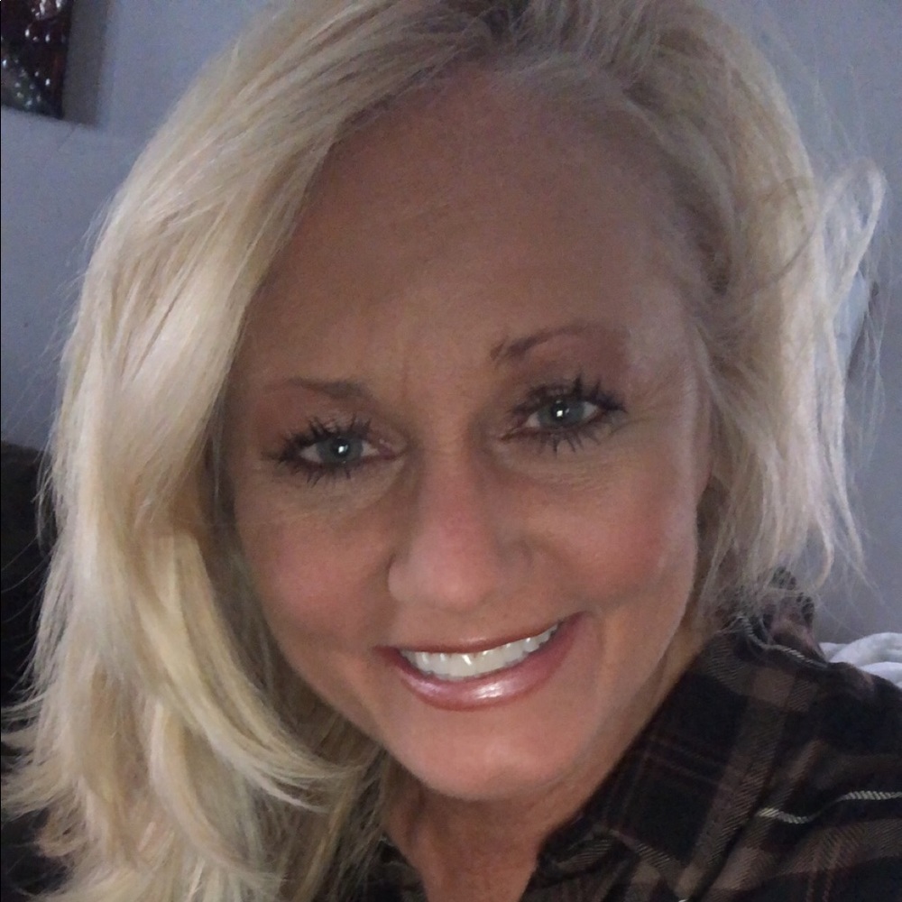 Meet your Posher, Connie